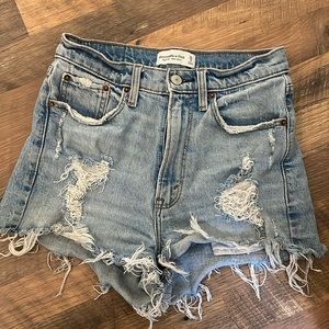 Abercrombie & Fitch High Rise Mom Short. Size 0 (25).
